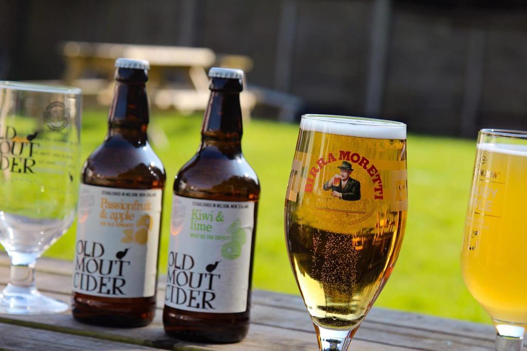 فندق The Waggon And Horses Great Yeldham المظهر الخارجي الصورة